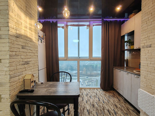 Купить --комнатную квартиру